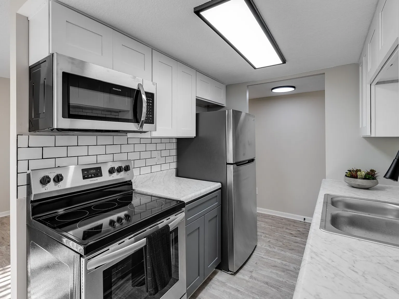 Emerald Square Villas — Photo 1