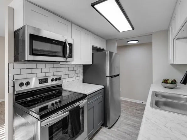 Emerald Square Villas