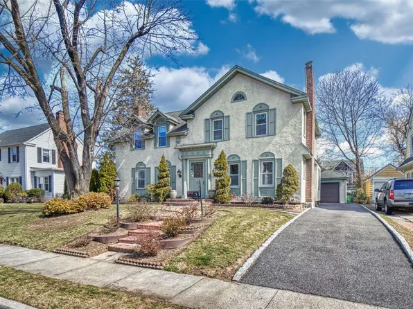 15 Kilburn Road, Garden City, NY 11530