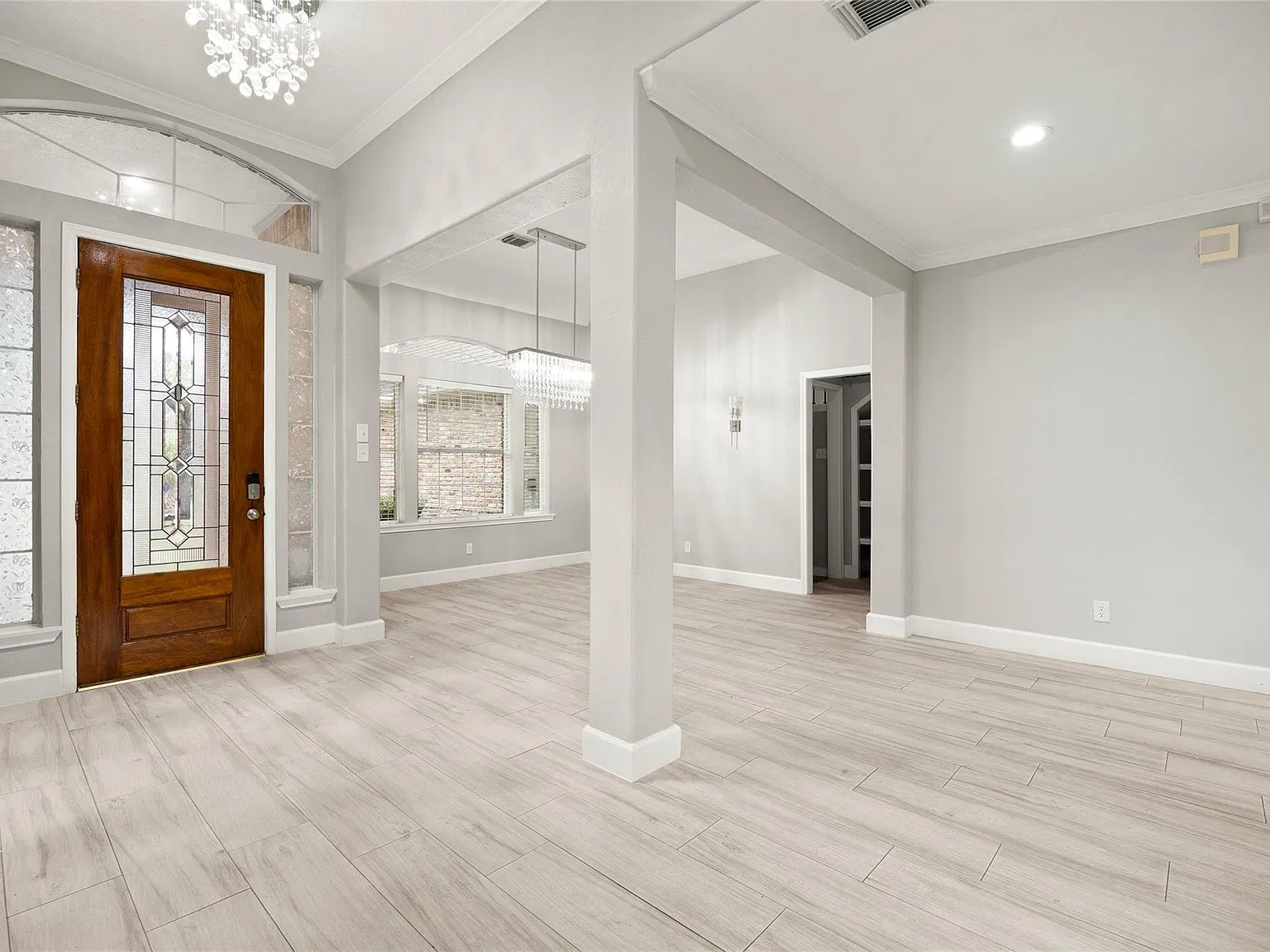 4 bed, 3.0 bath, 2708 sqft, $2,700 — Photo 2