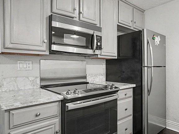 5th image of 4261 49th St APT 3