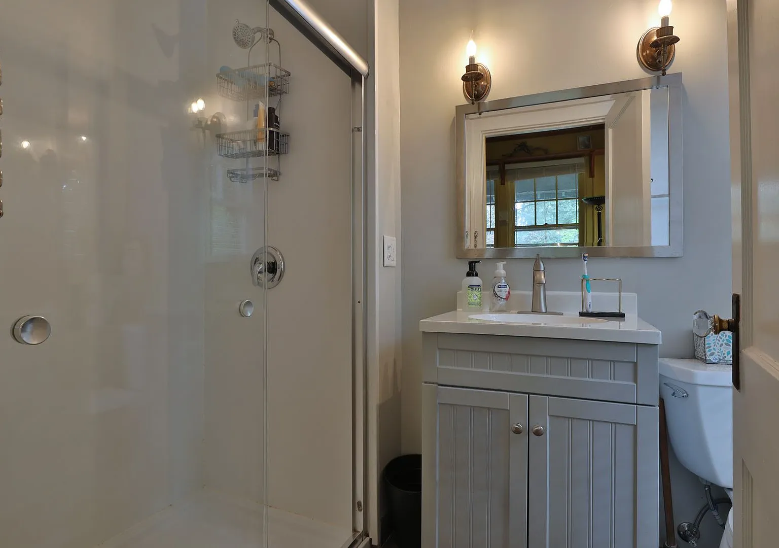 Highly Sought After OSU 6 Bedroom House Iuka Ravine with 2 new bathrooms and free off-street parking — Photo 1