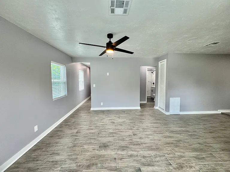 2144 Westchester Dr — Photo 6