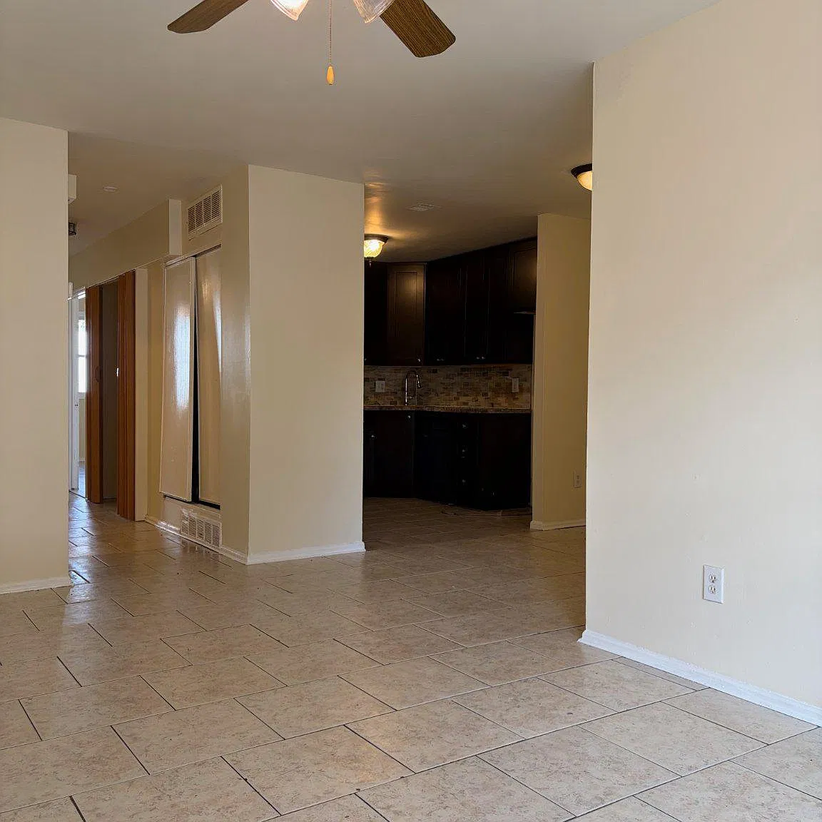 2 bed, 1.0 bath, 1847 sqft, $1,595 — Photo 2