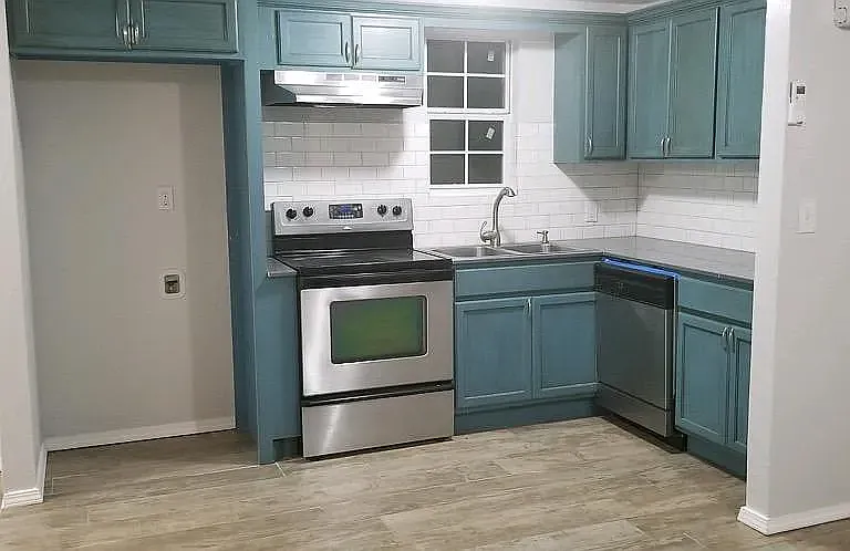 1428 Mallard Dr — Photo 2