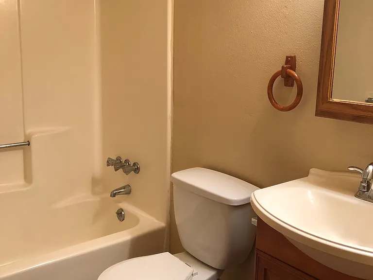 469 Glendale Dr — Photo 16