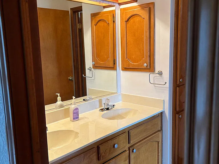Shared bathroom (Upstairs)