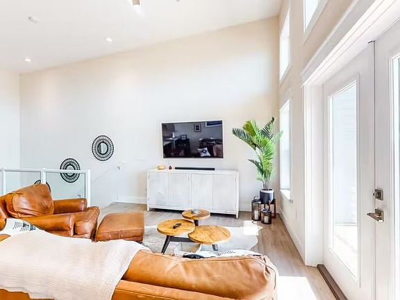 2nd image of 340 Bluefish Dr #1