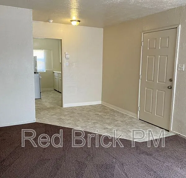 489 Cedar Ave — Photo 3