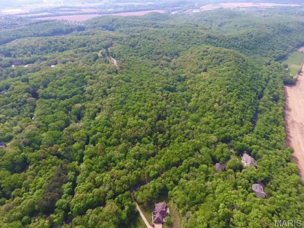 910 Wengler Rd, Pacific, MO 63069