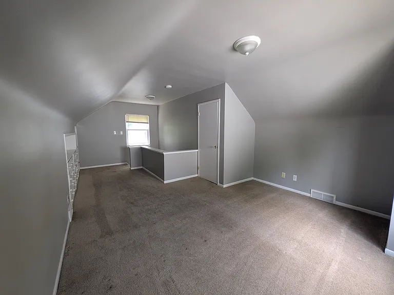 23819 Tawas Ave — Photo 9