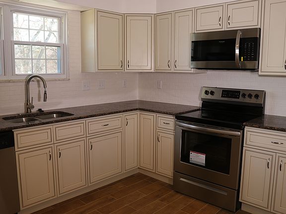 Level 1 Kitchen