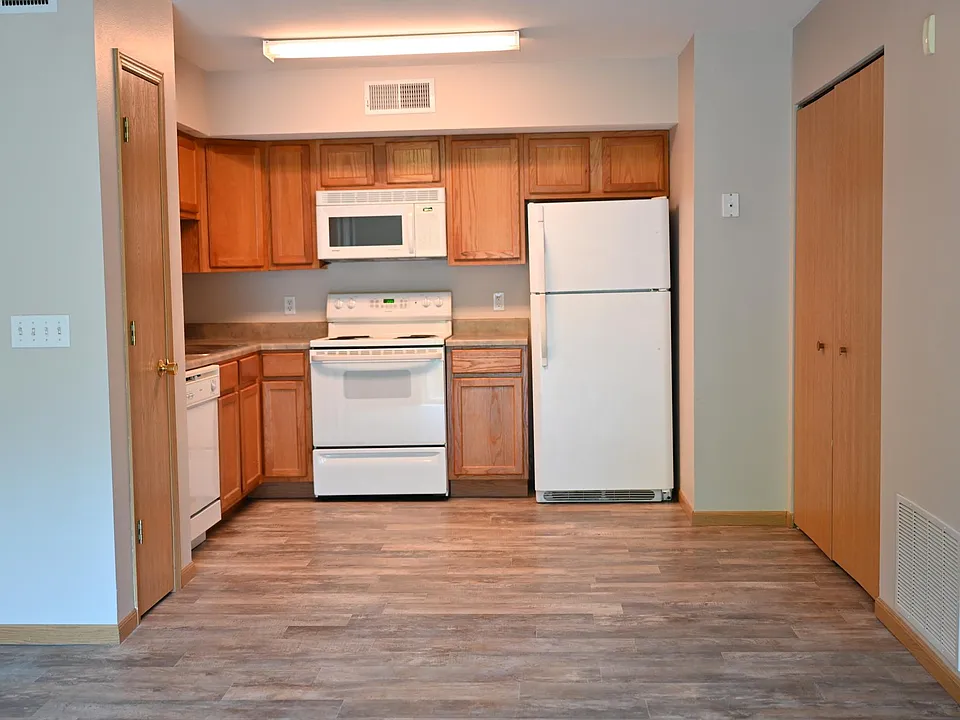4600 Grand Ave #B10