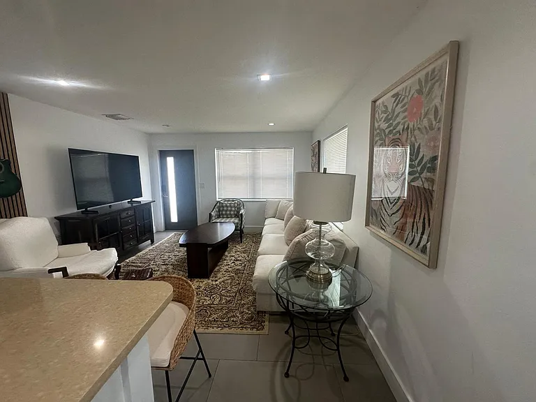 300 Central Dr — Photo 4