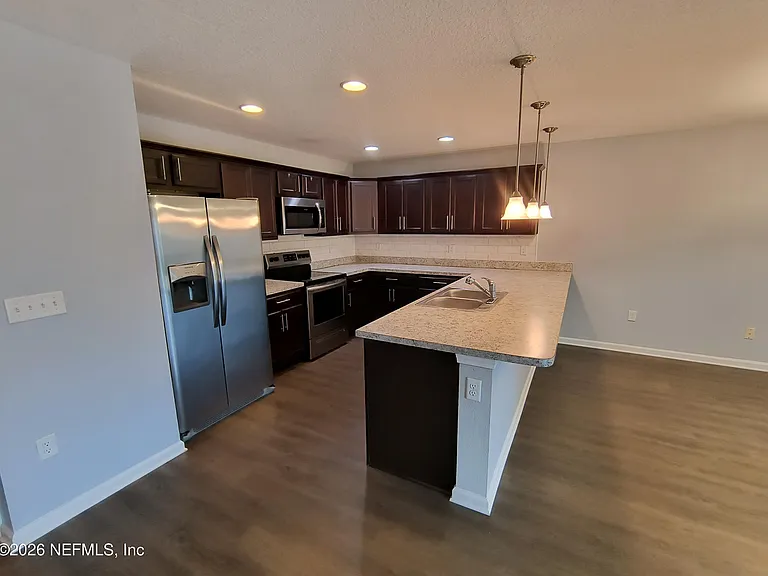 1211 Sarahs Landing Dr — Photo 2