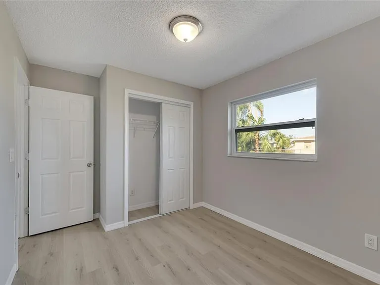 527 Fox Run Trl — Photo 32