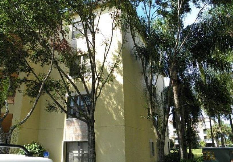 2nd image of 400 Uno Lago Dr APT 302