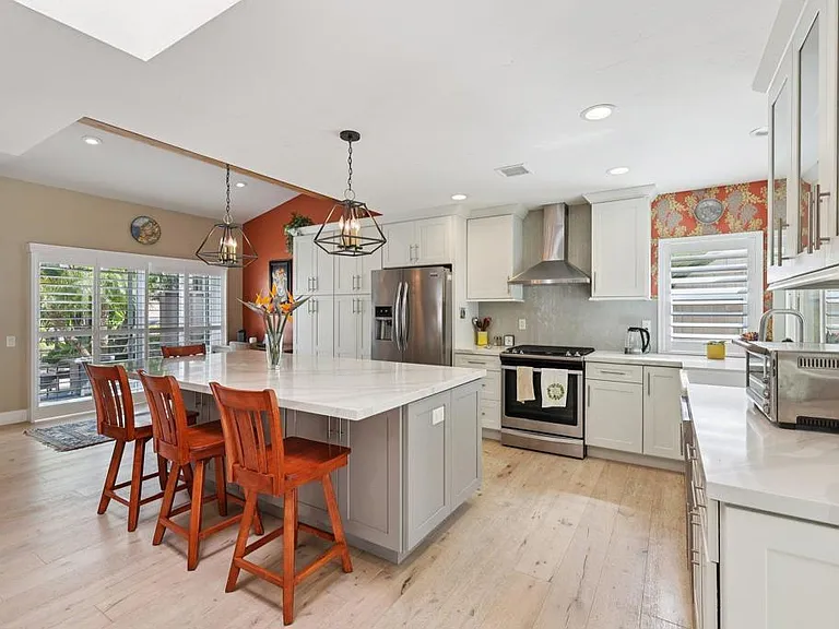 1767 Woodbine Pl — Photo 16