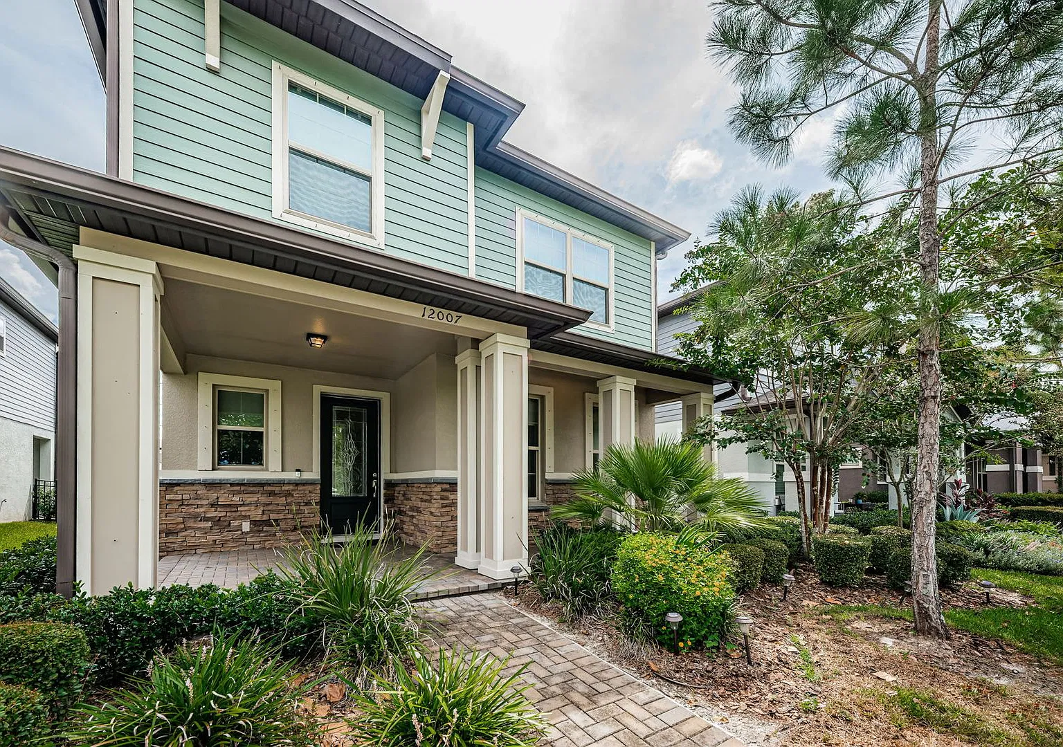 Beautifully unique two story home in a great location — Photo 2