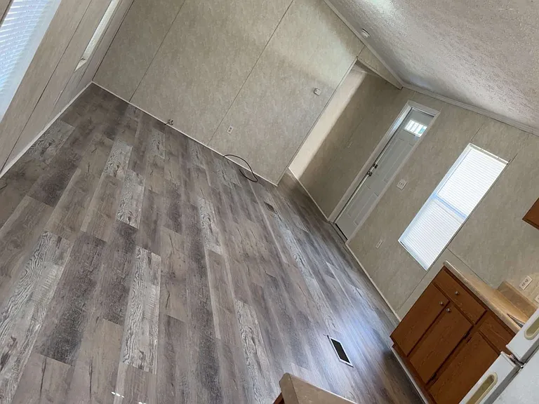 2540 Shelton Dr — Photo 2