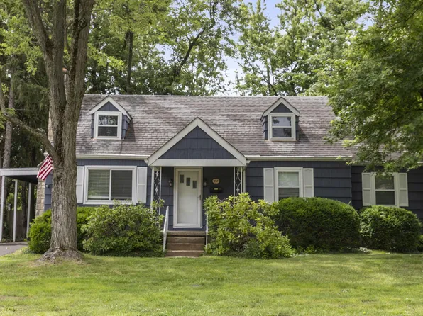 237 Maple Dr, Columbus, OH 43228
