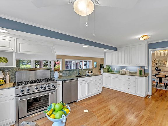 4th image of 241 Sir Oliver Rd