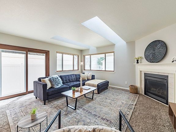 4th image of 1720 32nd St #25