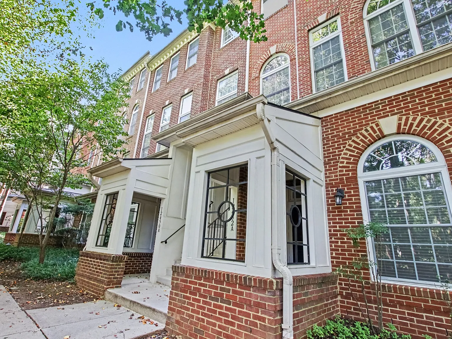2 bed, 2.5 bath, 1200 sqft, $2,700 — Photo 2