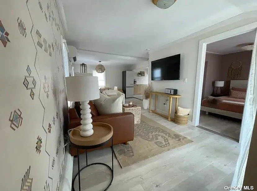 1 bed, 600 sqft, $2,400 — Photo 2