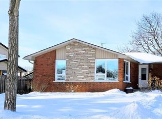 22 Redwing Rd, Hamilton, ON L9A 3Y9