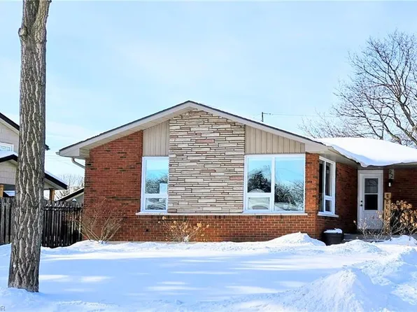 22 Redwing Rd, Hamilton, ON L9A 3Y9