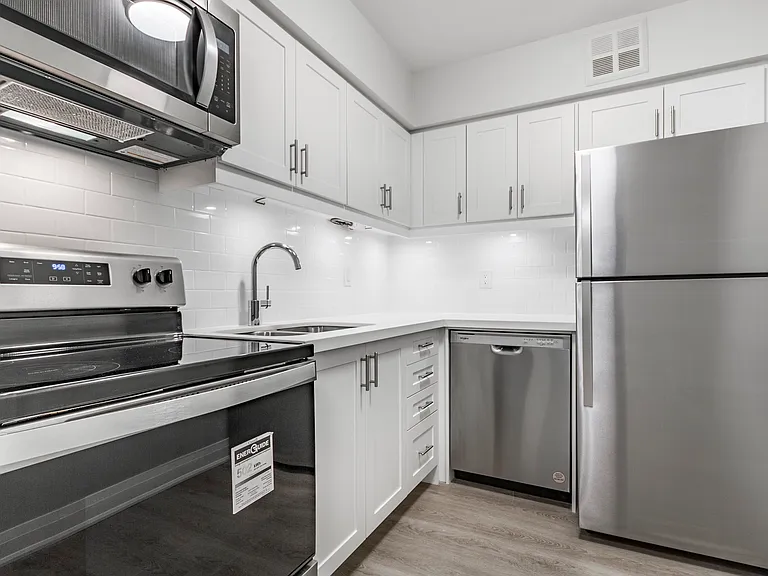 25 Lorne Ave #304 — Photo 6