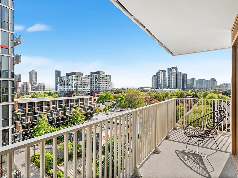 88 Bathurst St — Photo 48
