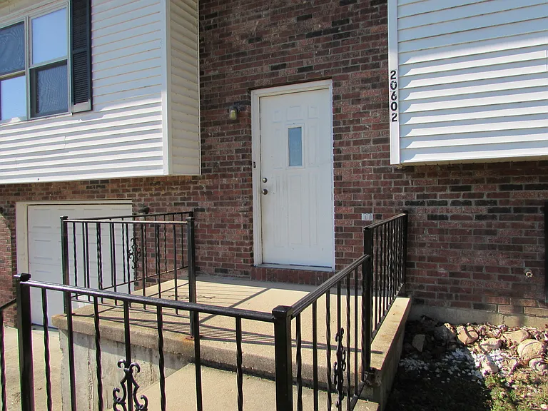 20602 Snicker Ct — Photo 2