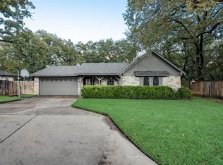 2116 Holt Rd, Arlington, TX 76006