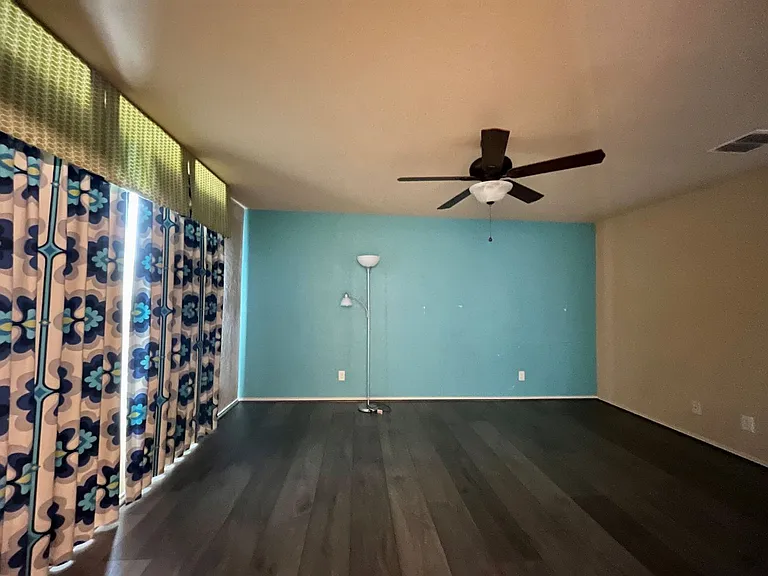 426 Tequila Rnch — Photo 17