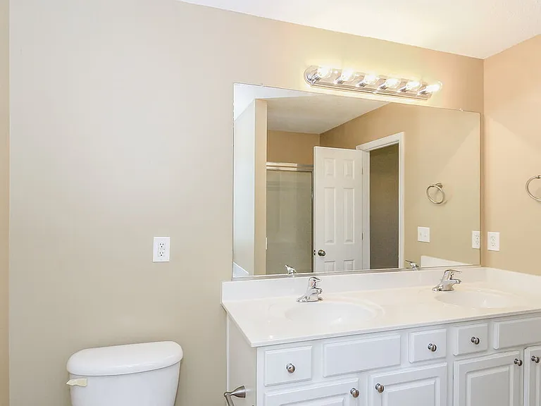 300 Creekview Dr — Photo 21