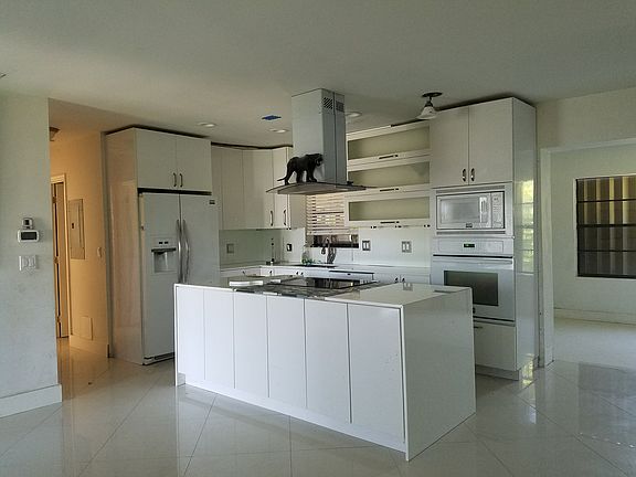 4th image of 8510 SW 20th St