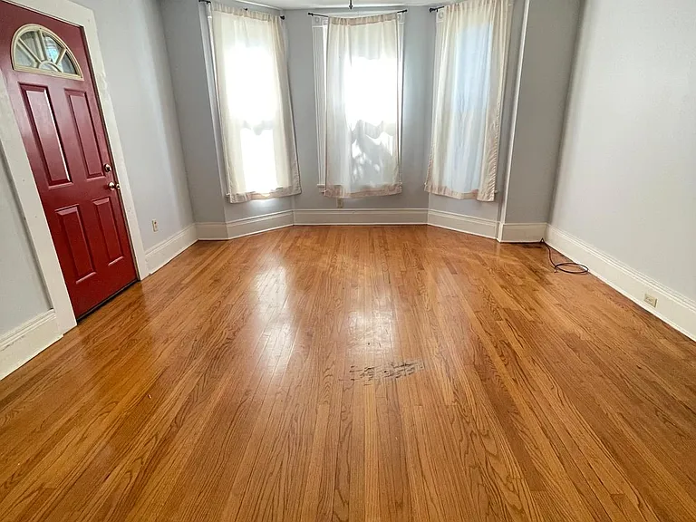 341 Gertrude St — Photo 4