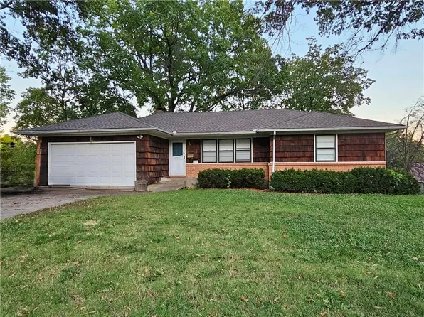 10119 Tracy Ave, Kansas City, MO 64131