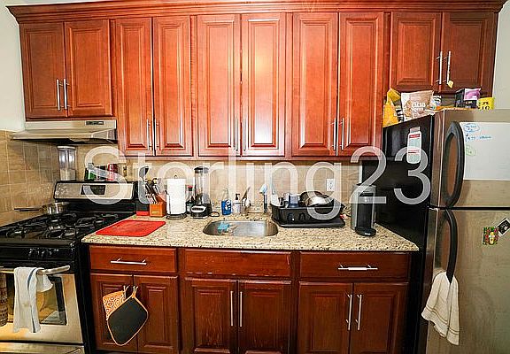 5th image of 2368 23rd St #2