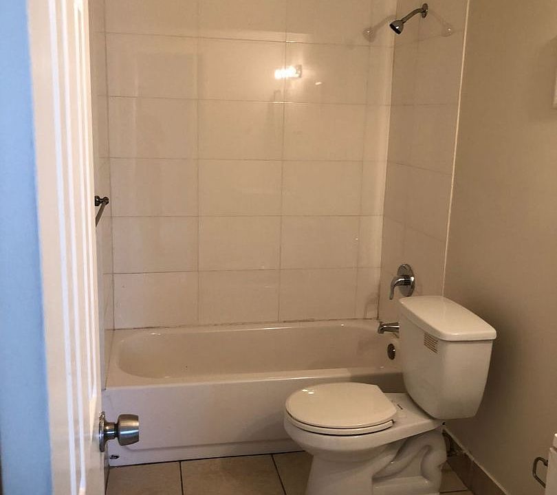 2nd image of 790 NE 128th St APT 204
