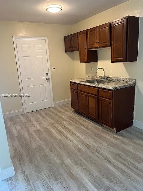Para Villa Heights — Photo 3