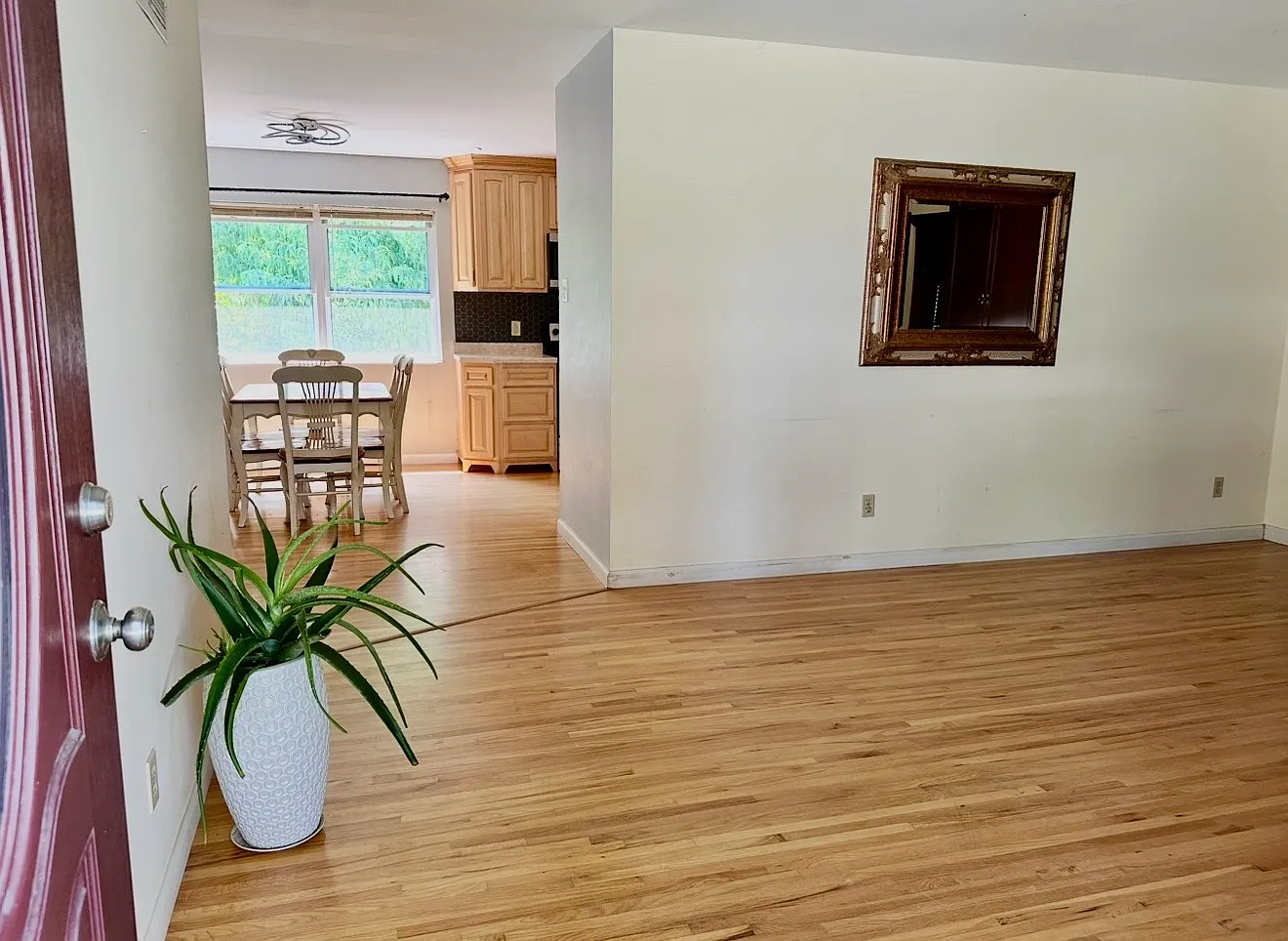 4 bed, 1092 sqft, $1,950 — Photo 4