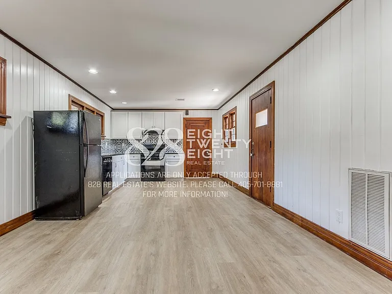 241 Emelyn St — Photo 32