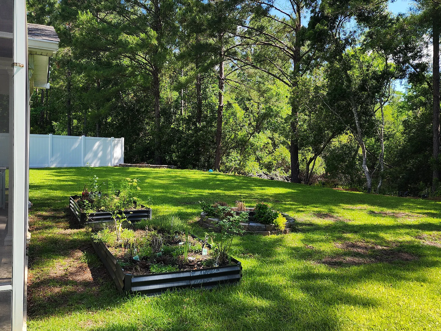 4 bed, 2576 sqft, $2,850 — Photo 4