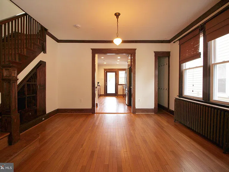 2417 Otis St NE — Photo 8