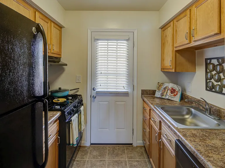 Emerald Point Apartments & Townhomes — Photo 47