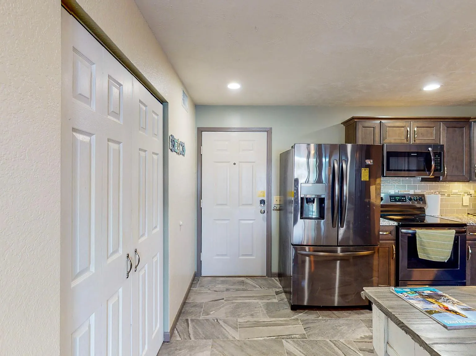 2 bed, 950 sqft, $1,300 — Photo 3