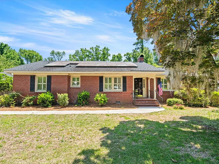 726 Wisteria Dr — Photo 4